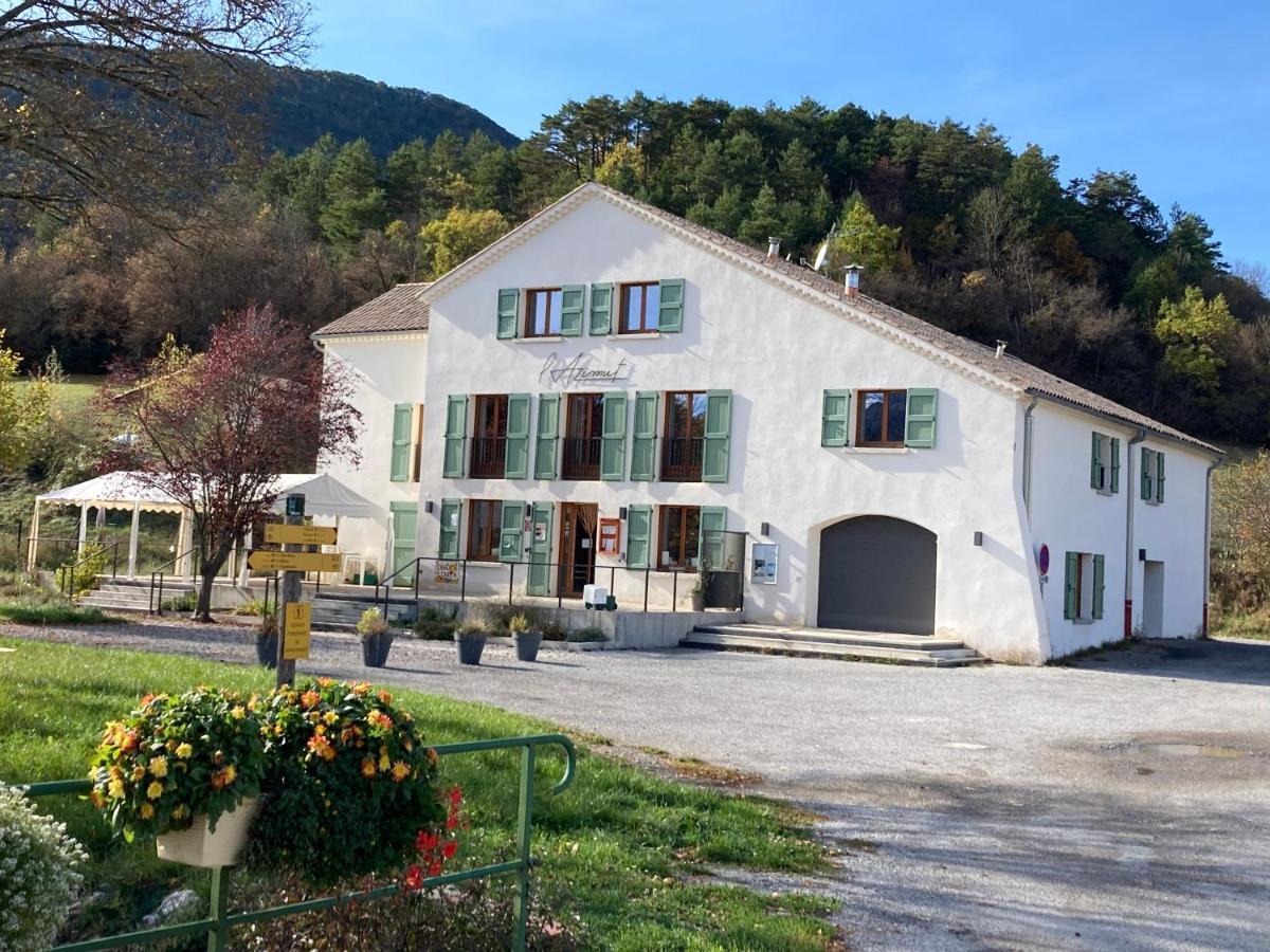 L'Azimut Hotell Senez Exteriör bild
